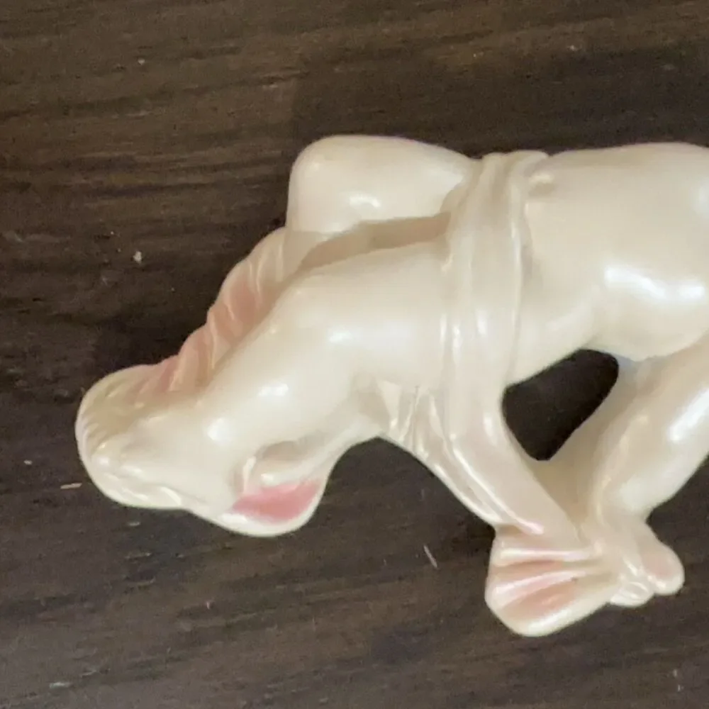 Cherub Wall Hangings Chalkware Pearlescent Off-white Pink 4